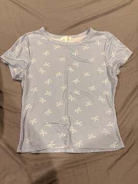 Riley & James Bow Print Short Sleeve T-Shirt Size L Blue
